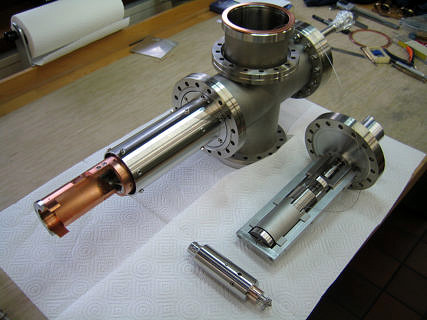 UHV rope winch. It is used to transfer the LT-STM into the cryostat tube.